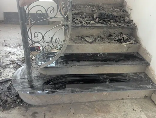 Patterned entrance steps with decorative metal railing