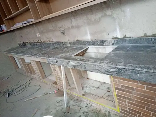 Long worktop with sink cutouts on a workbench
