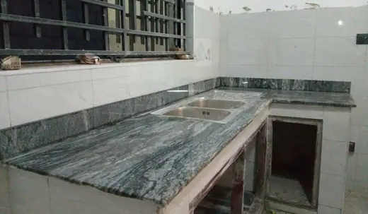 Worktop installation beneath a barred window